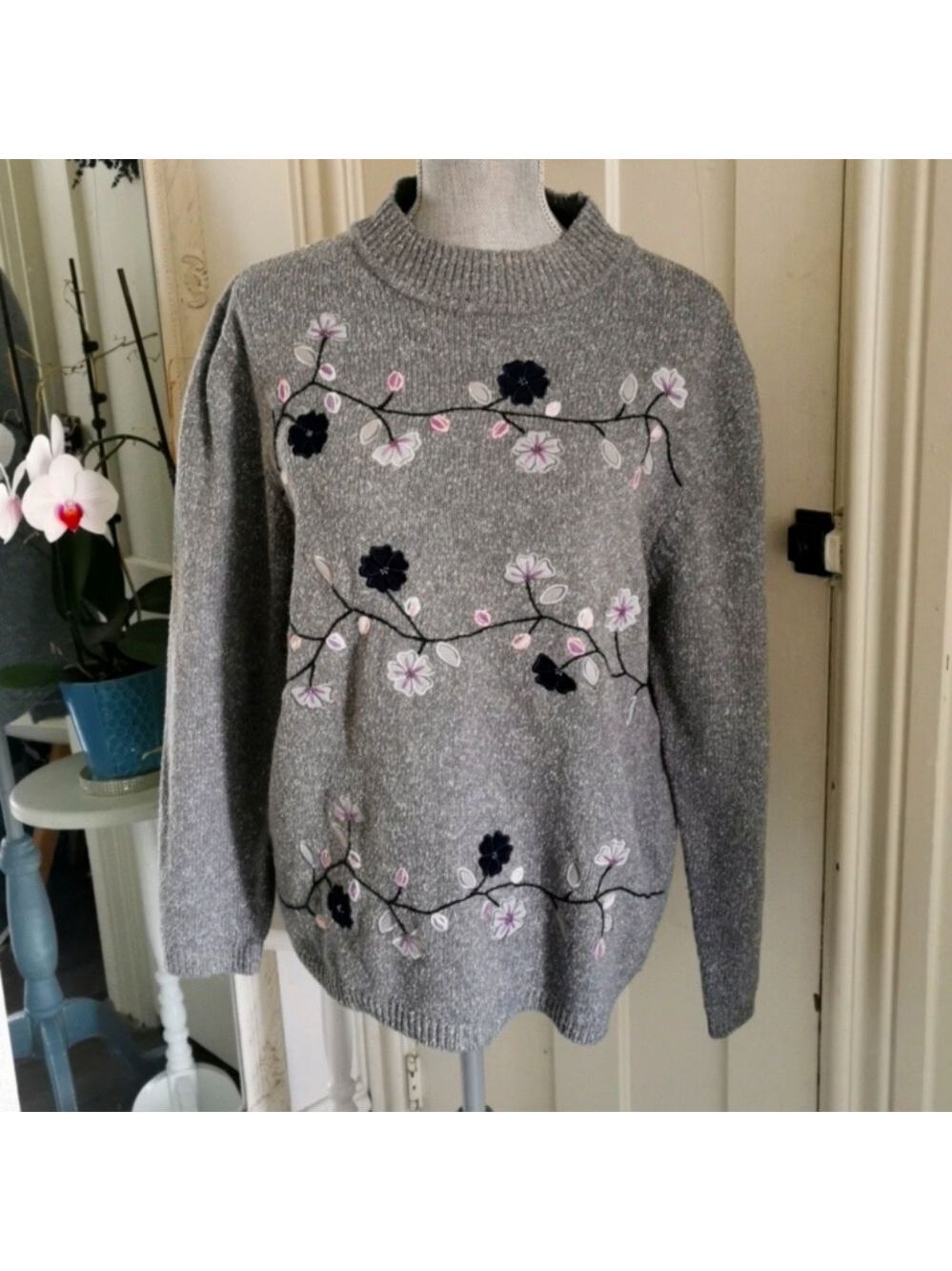 Vintage Cottage Cove beaded floral sweater gray cottagecore, grannycore. Size M